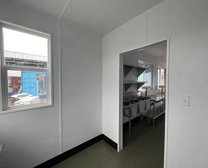 Containerbar ausgestattet mit 40 Fuß