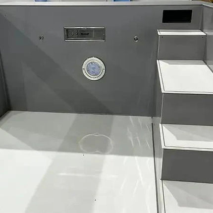 Schwimmbecken aus Polypropylen mit den Maßen 6,5 m x 2,5 m und einem 4 m breiten Fenster