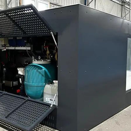 Schwimmbecken aus Polypropylen mit den Maßen 6,5 m x 2,5 m und einem 4 m breiten Fenster