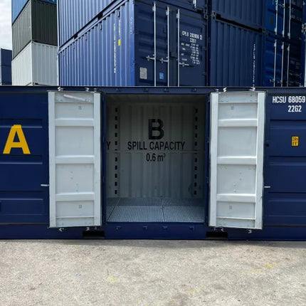 Sockel „OPEN SIDE 20“ mit Tropfschale und Auffangschale.