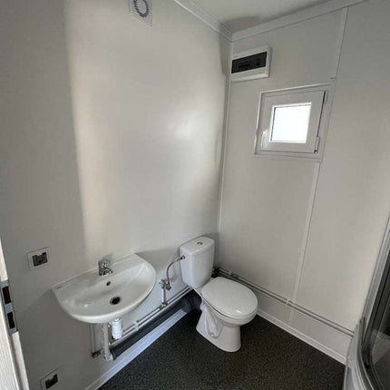 Containerbüro, Küche, Toilette und Dusche 6,00 x 2,43m