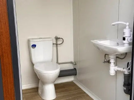Sanitärcontainer-Pavillon mit drei Kabinen