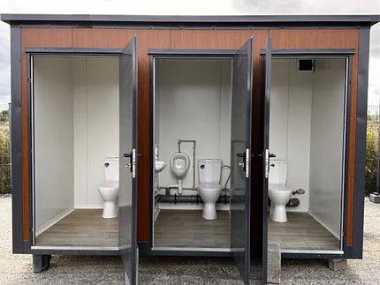 Sanitärcontainer-Pavillon mit drei Kabinen