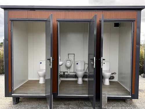 Sanitärcontainer-Pavillon mit drei Kabinen