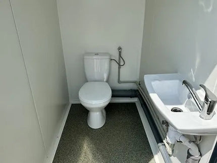 Sanitärcontainer mit 3 Kabinen
