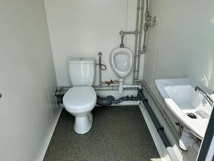 Sanitärcontainer mit 3 Kabinen